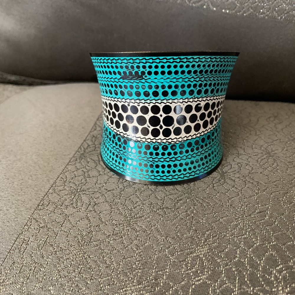 Cuff - Picture 2 of 2